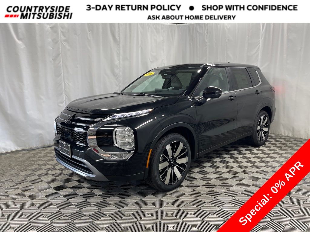 2025 Mitsubishi Outlander SE's photo