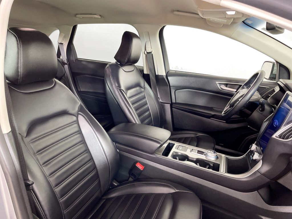 2023 Ford Edge SEL photo 25