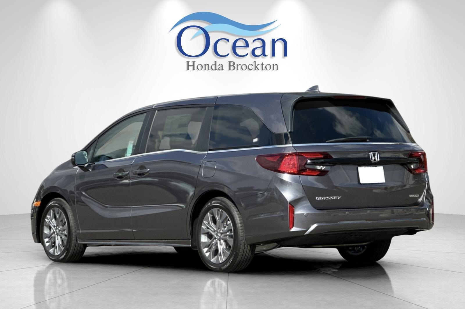 2026 Honda Odyssey Touring photo 3