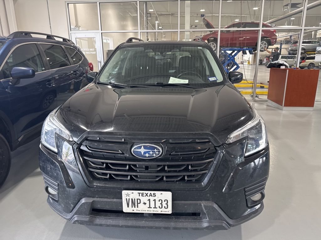 2022 Subaru Forester Premium photo 2