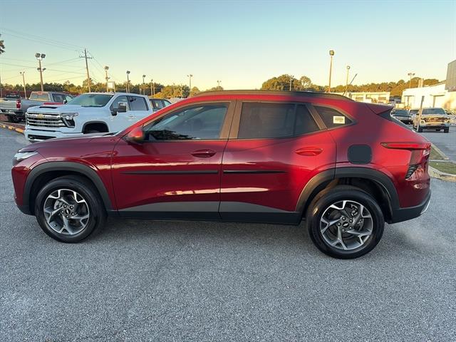 2025 Chevrolet Trax LT photo 4