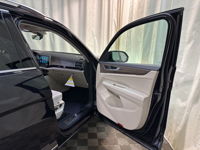 2025 Volkswagen Atlas SEL Premium R-Line photo 31