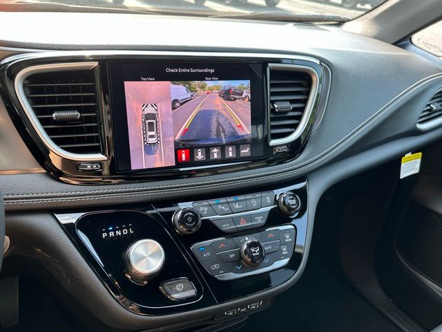 2025 Chrysler Pacifica photo 27