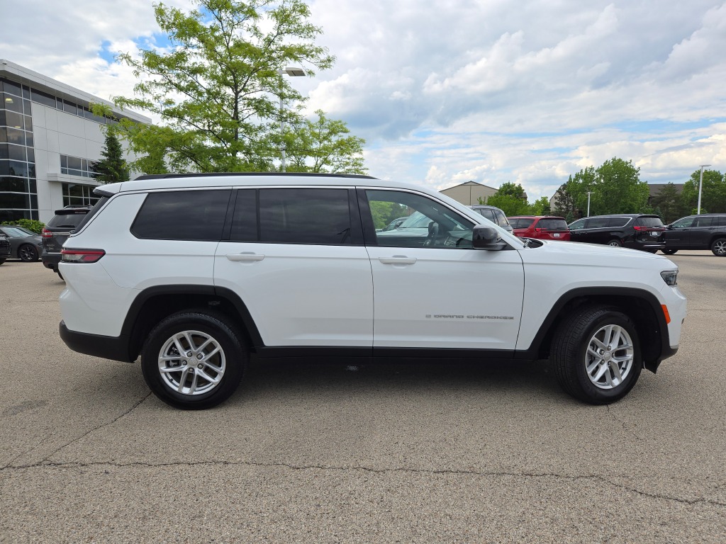 2024 Jeep Grand Cherokee Laredo photo 6
