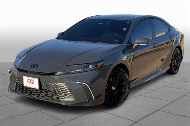 2025 Toyota Camry SE's photo