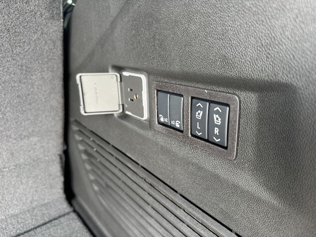 2025 Chevrolet Tahoe Premier photo 28