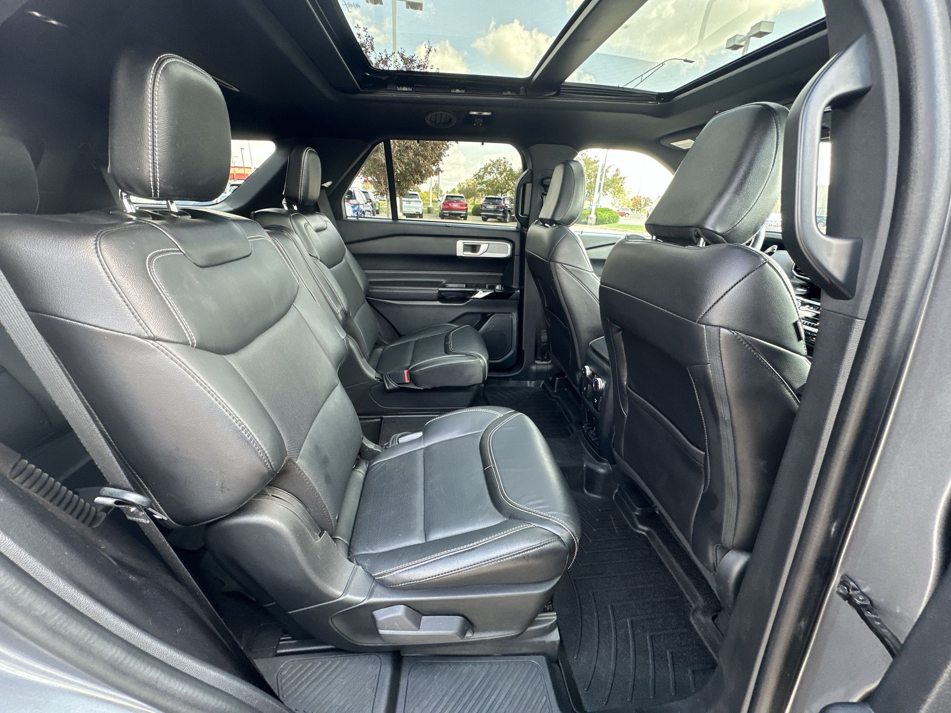 2022 Ford Explorer ST photo 25
