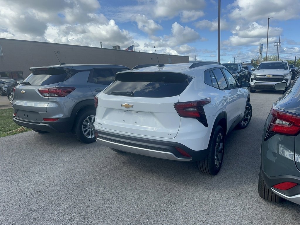 2025 Chevrolet Trax LT photo 3