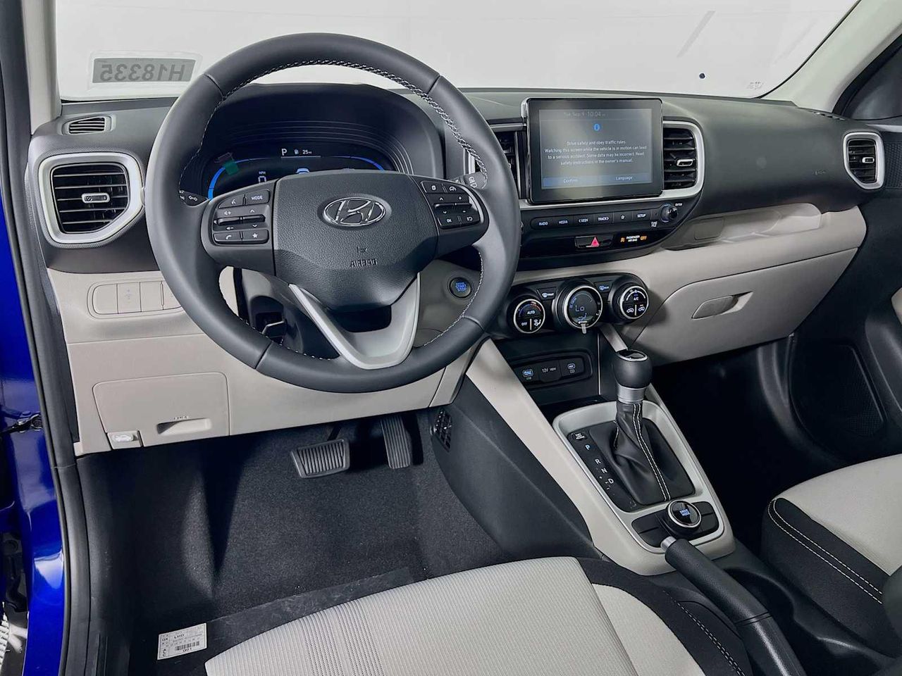2025 Hyundai Venue SEL photo 5