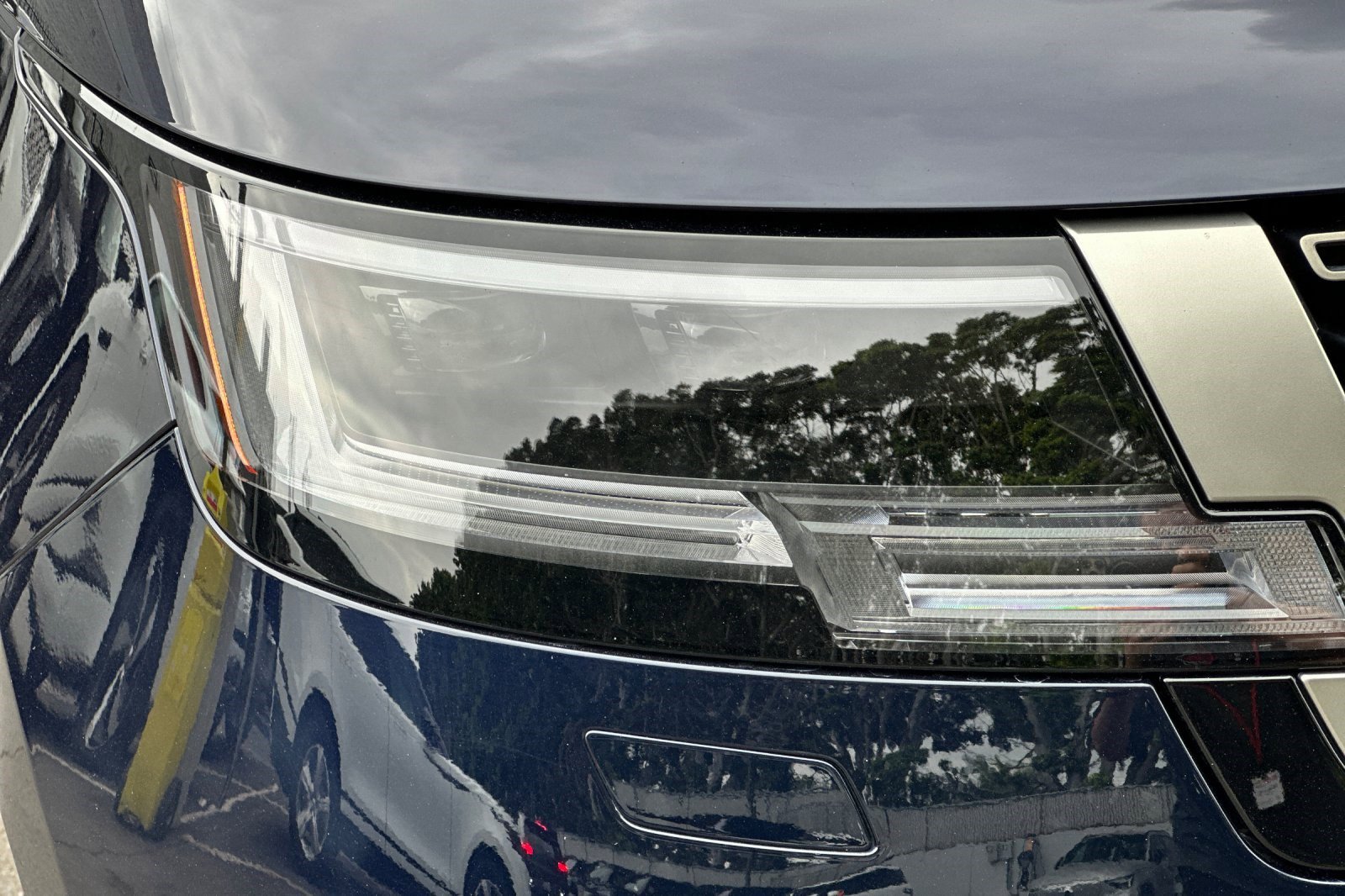 2023 Land Rover Range Rover SE photo 11