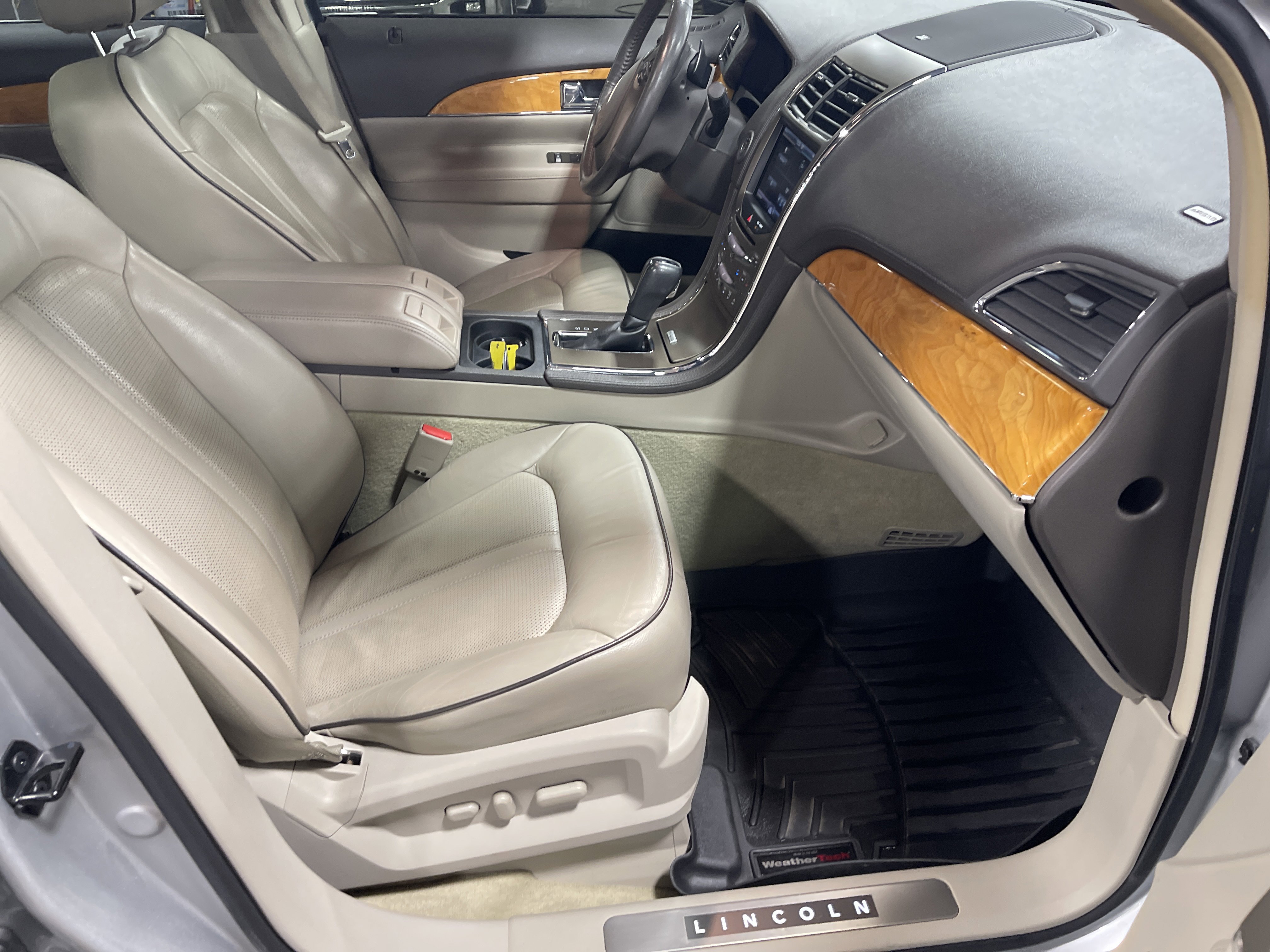 2013 Lincoln MKX photo 2