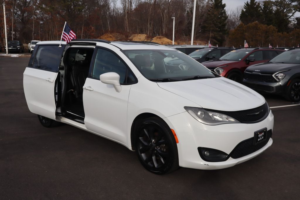 Used 2018 Chrysler Pacifica Touring L Plus with VIN 2C4RC1EG8JR260390 for sale in Bohemia, NY