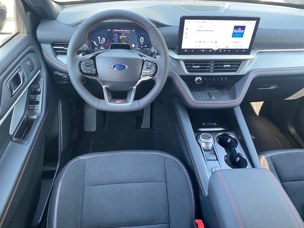 2025 Ford Explorer ST photo 7