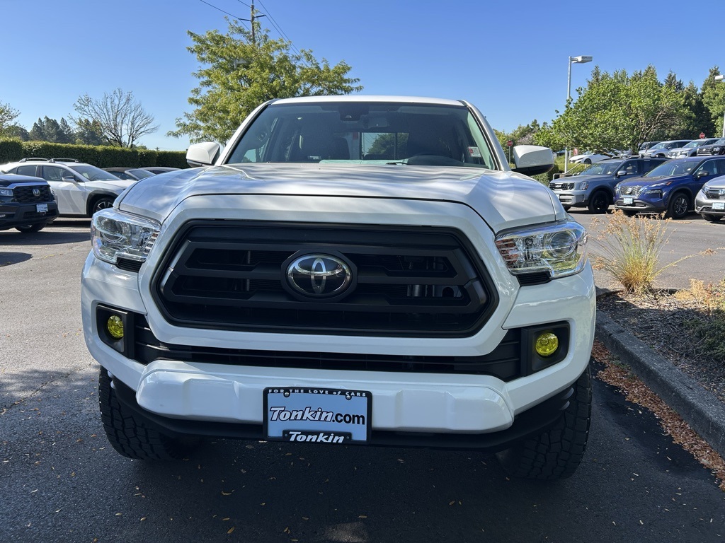 2021 Toyota Tacoma SR5 photo 2