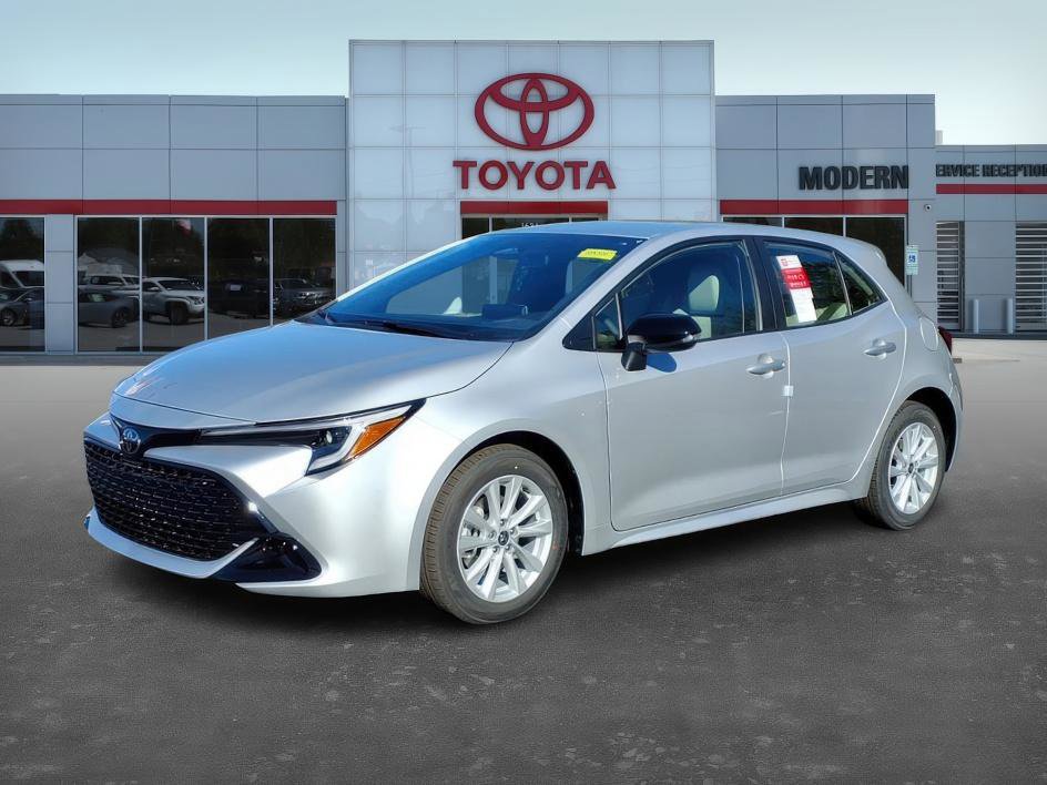 2026 Toyota Corolla Hatchback SE's photo