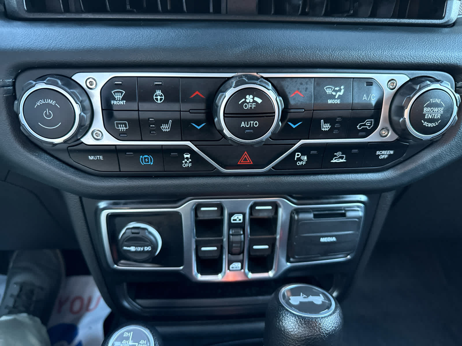 2024 Jeep Wrangler 4xe Sahara photo 15
