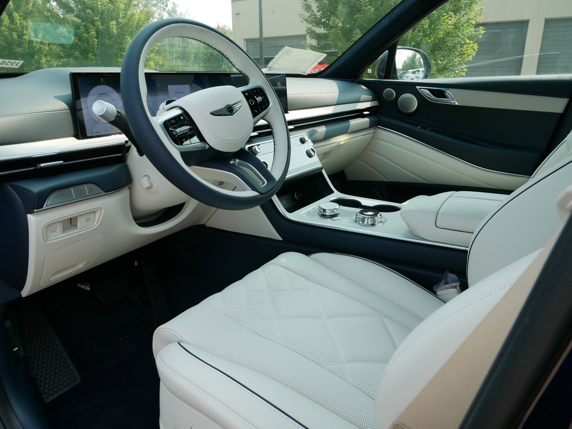 2025 Genesis GV80 Prestige AWD photo 4