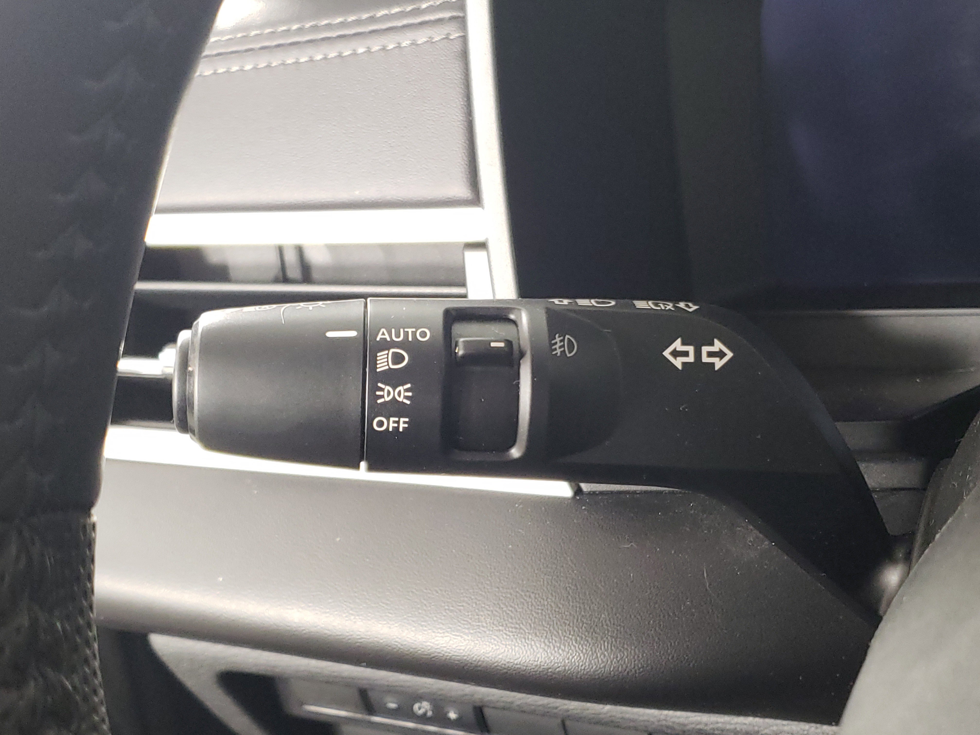 2023 Mitsubishi Outlander SE photo 2