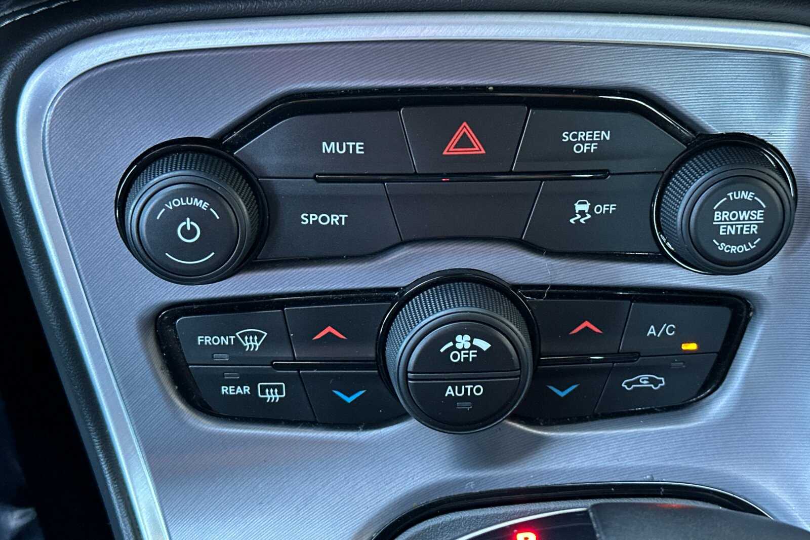 2019 Dodge Challenger SXT photo 19