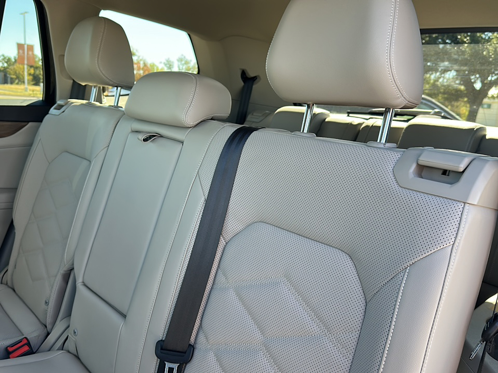 2024 Volkswagen Atlas SE photo 4