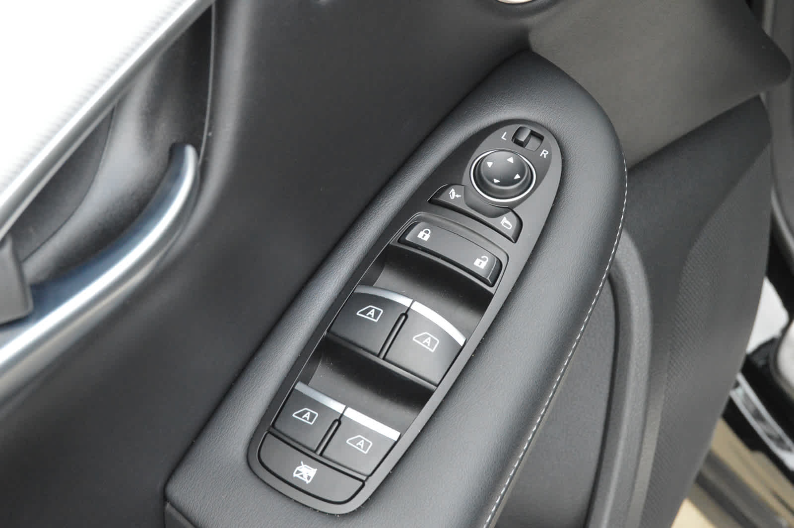 2022 Infiniti QX50 Essential photo 16