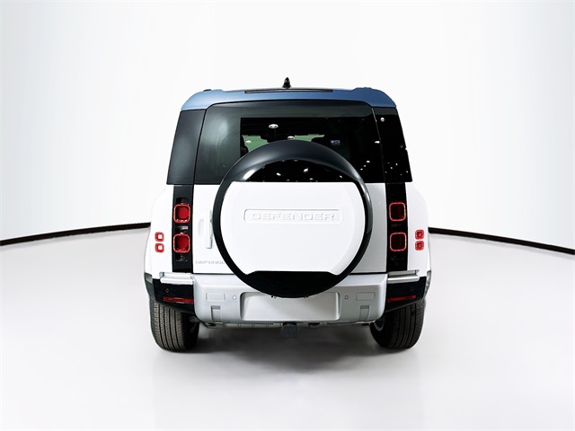 2025 Land Rover Defender 110 S photo 4