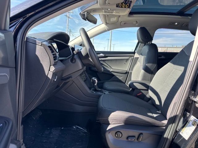 2025 Volkswagen Taos SE photo 20