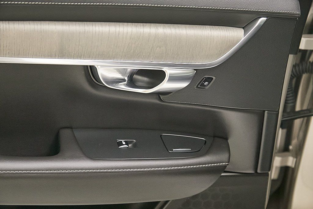 2024 VOLVO S90 - Image 18