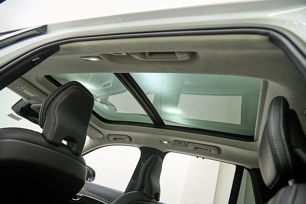 2023 VOLVO XC90 - Image 18