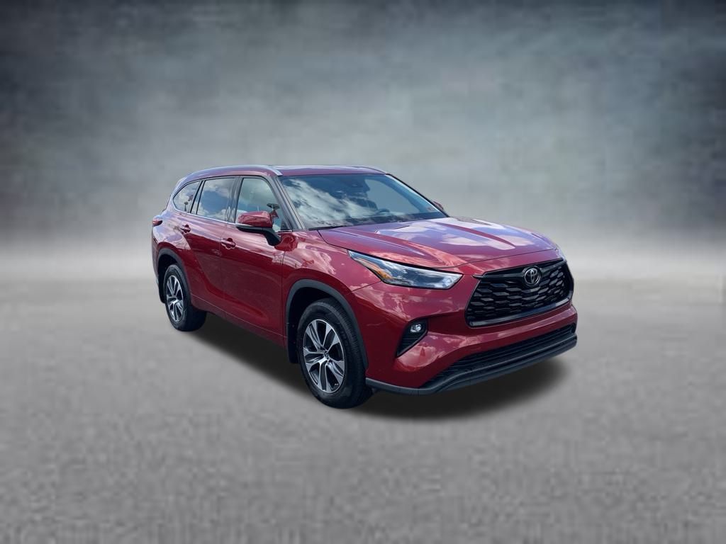 2022 Toyota Highlander XLE photo 2