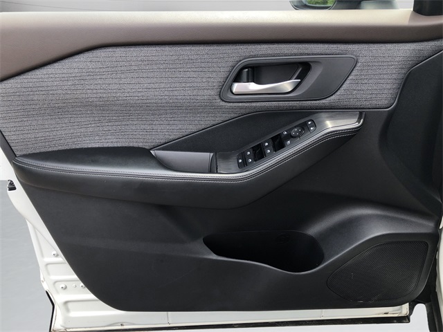 2023 Nissan Rogue SV photo 12