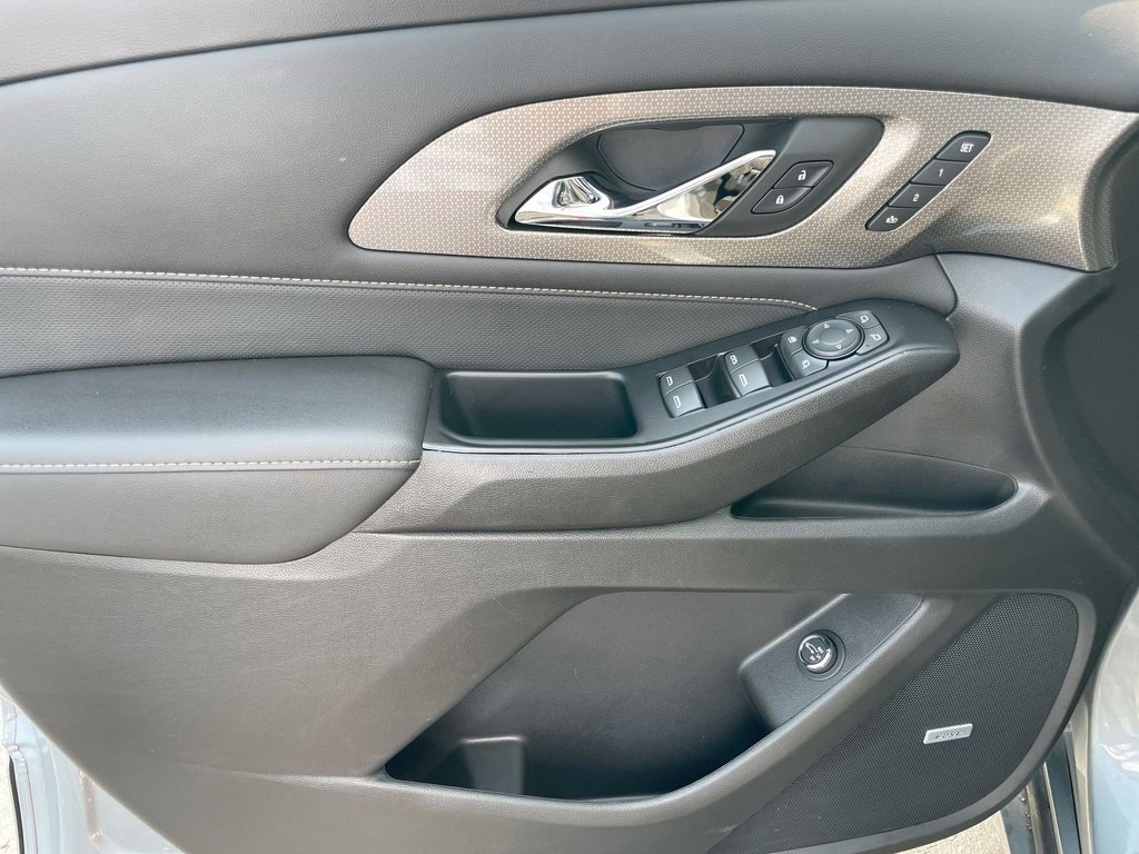 2023 Chevrolet Traverse Premier photo 22