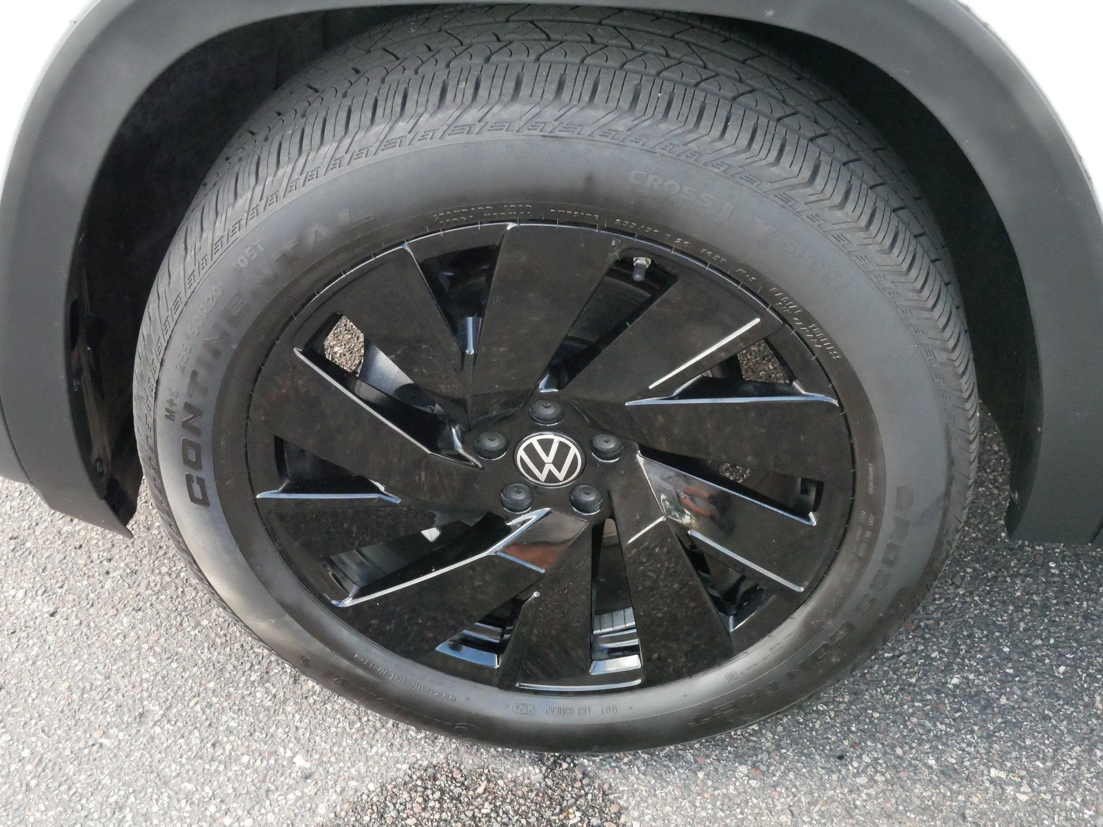 2024 Volkswagen Atlas Cross Sport SE Technology photo 13
