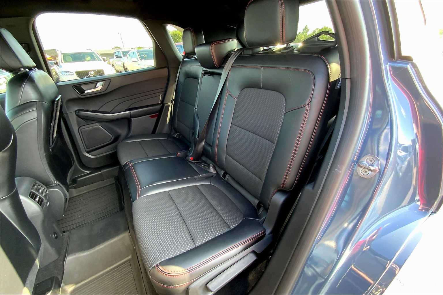 2024 Ford Escape ST-Line photo 17