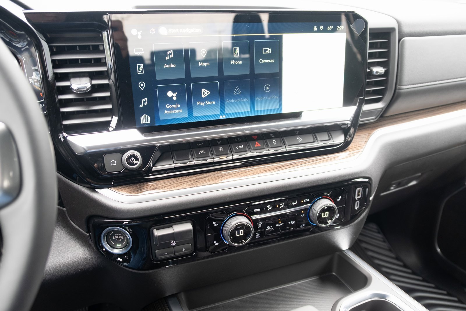2025 Chevrolet Silverado 1500 LT photo 3