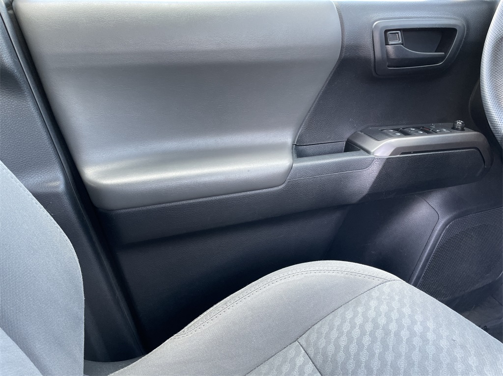 2021 Toyota Tacoma SR5 photo 15