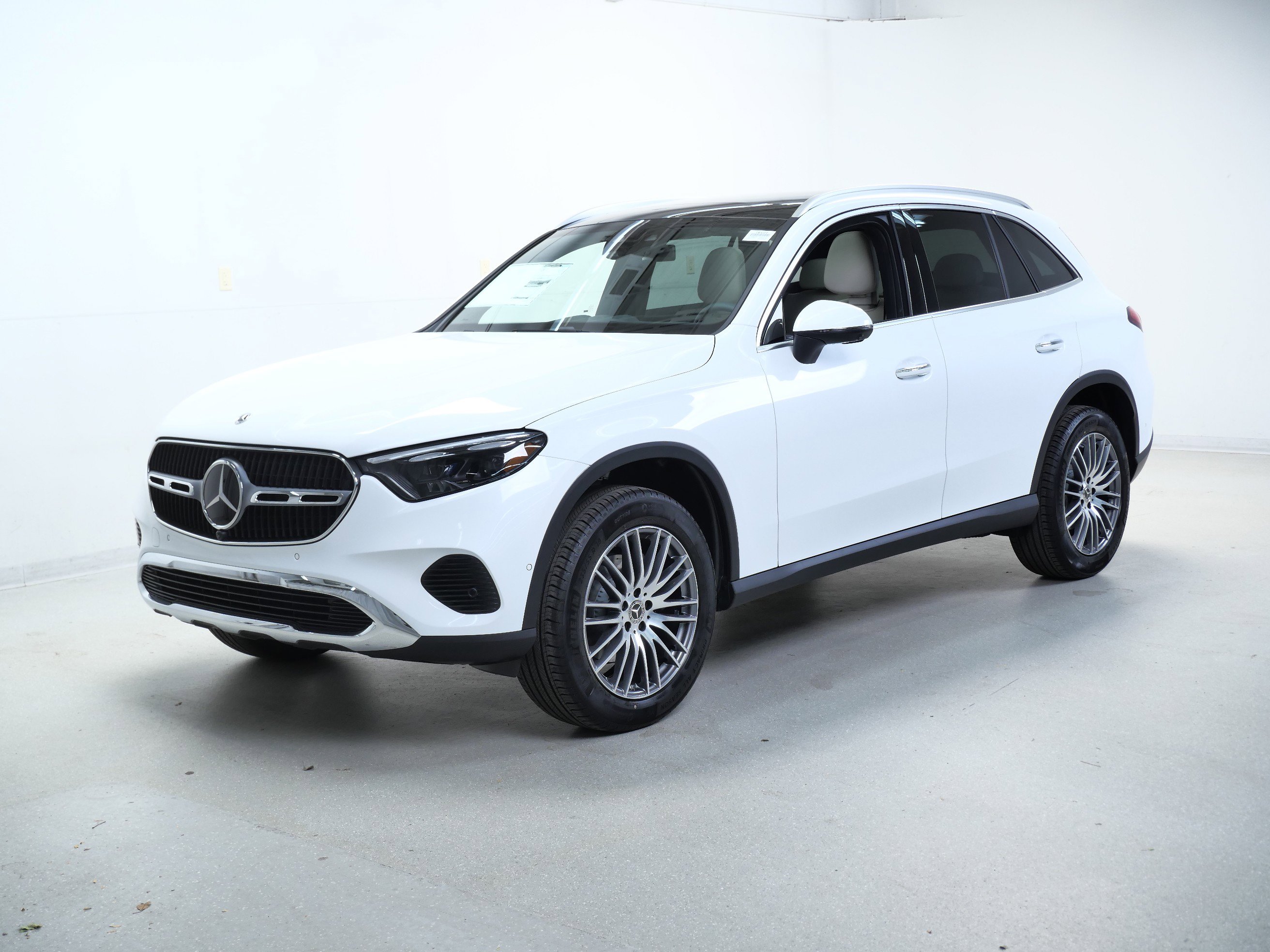 2026 Mercedes Benz GLC 300 4MATIC photo 3