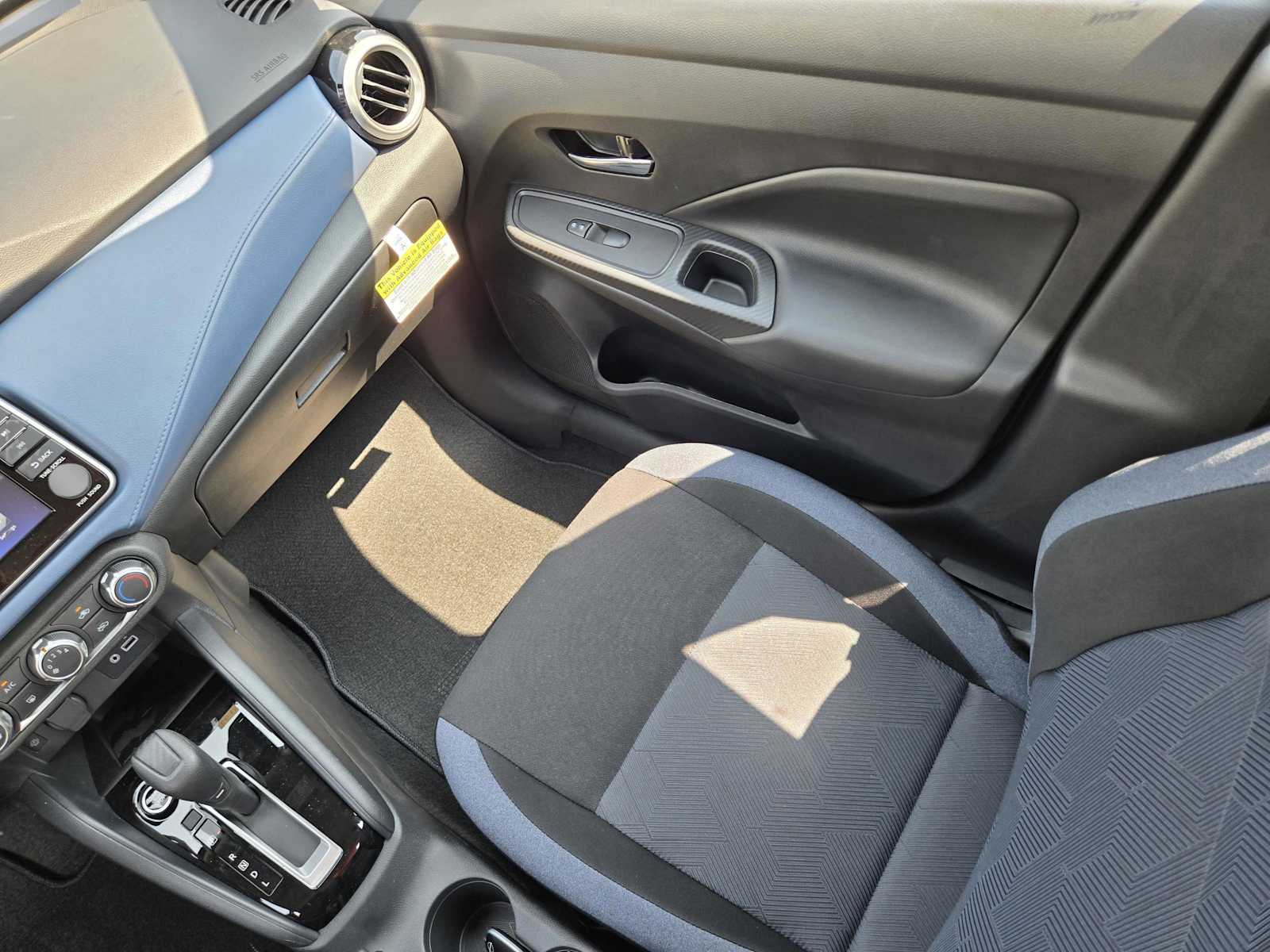 2025 Nissan Versa SV photo 14