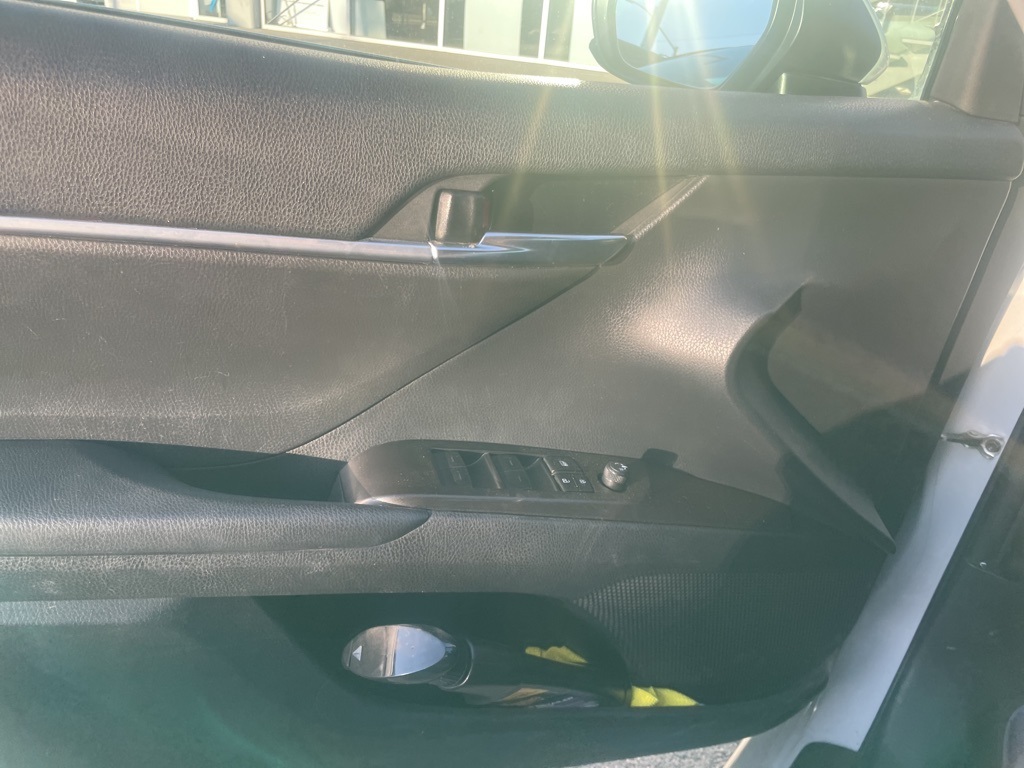 2023 Toyota Camry LE photo 3