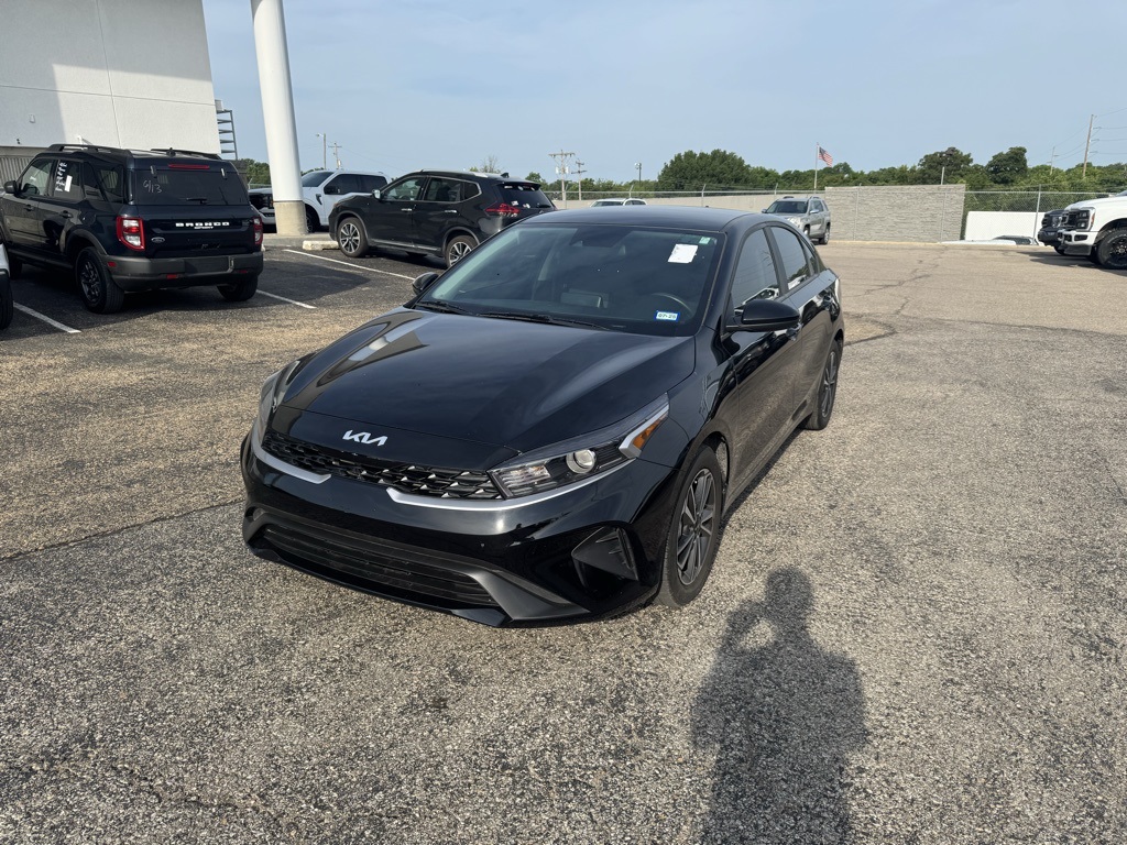 2023 Kia Forte LXS photo 3