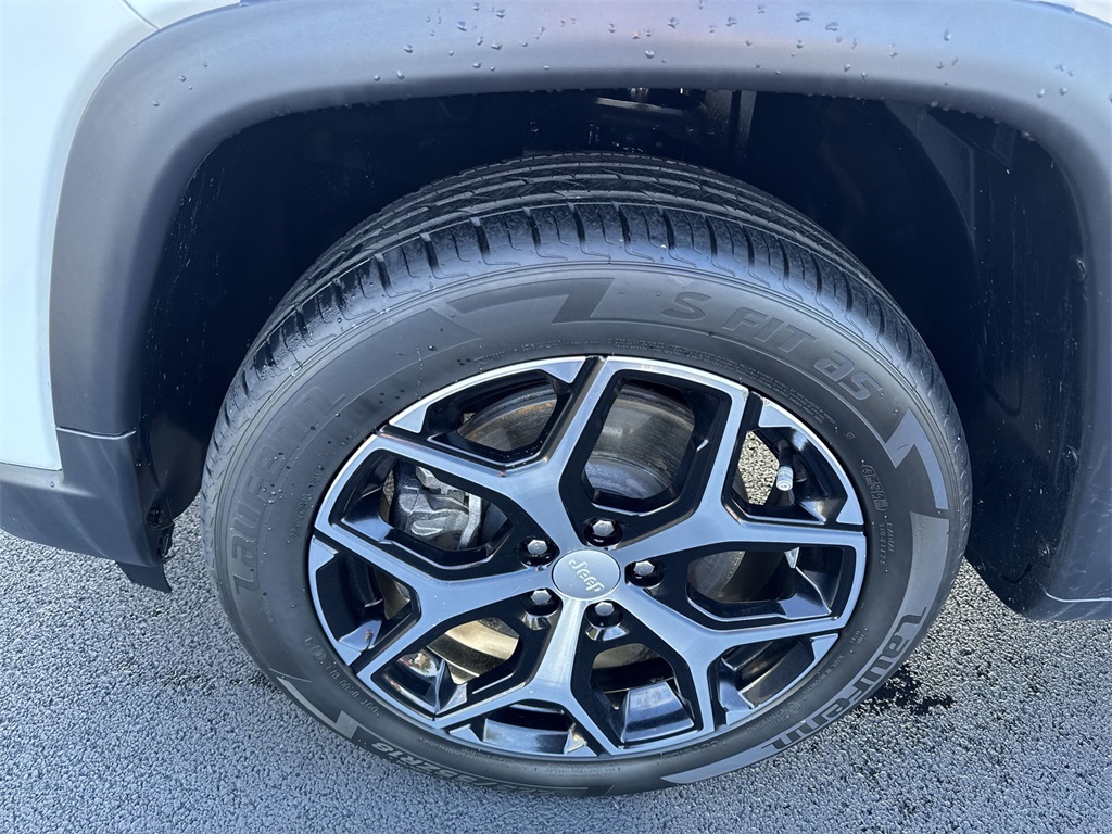 2024 Jeep Compass Latitude photo 15
