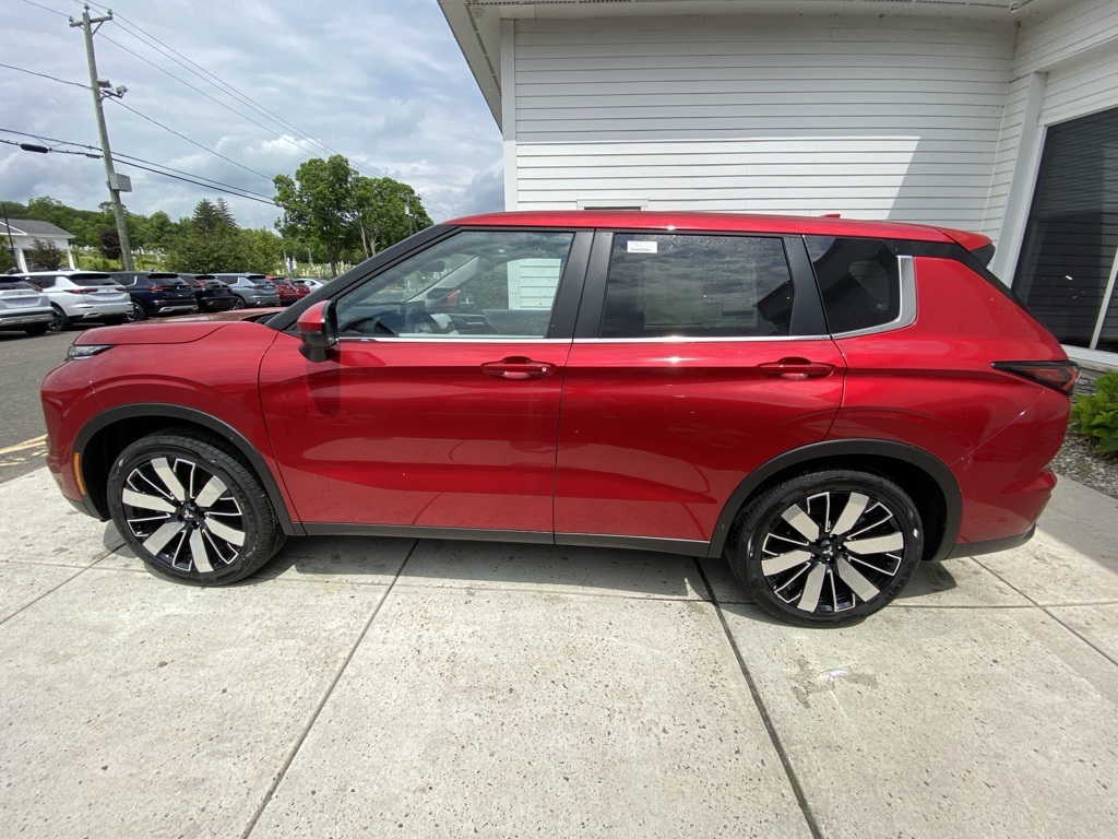 2025 Mitsubishi Outlander SE photo 6