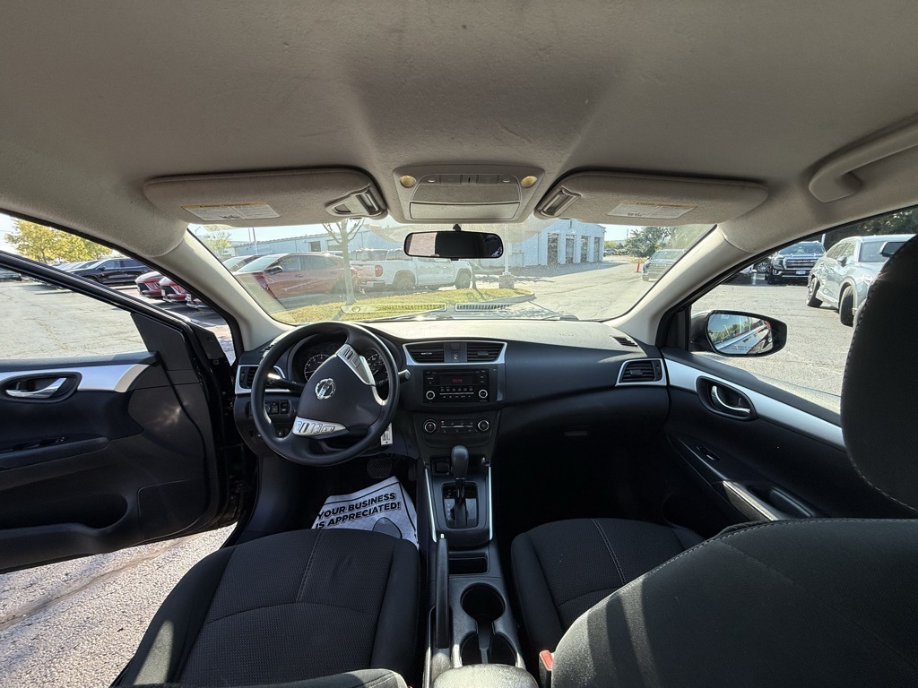 2016 Nissan Sentra S photo 11