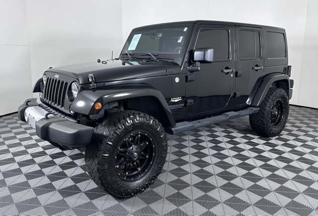 2014 Jeep Wrangler Unlimited Sahara photo 3