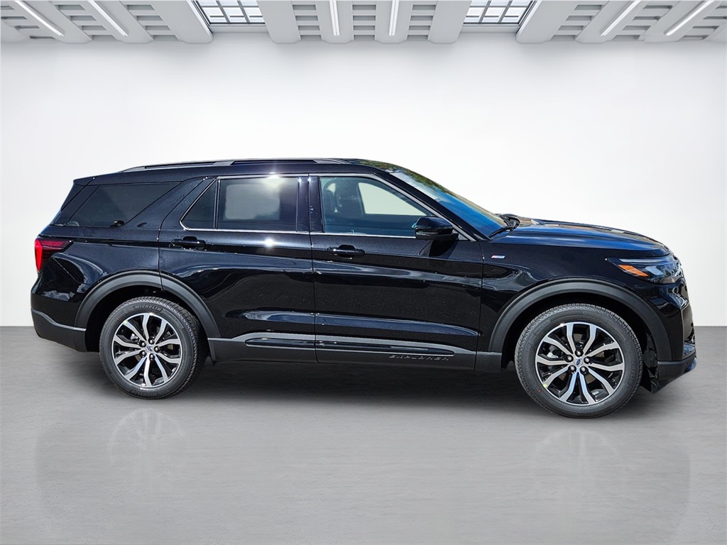 2025 Ford Explorer ST-Line photo 4