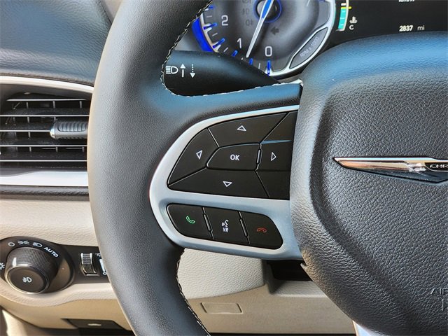 2024 Chrysler Pacifica Touring L photo 23