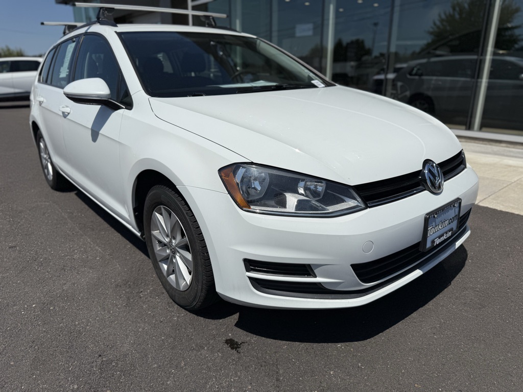 2017 Volkswagen Golf SportWagen S photo 2