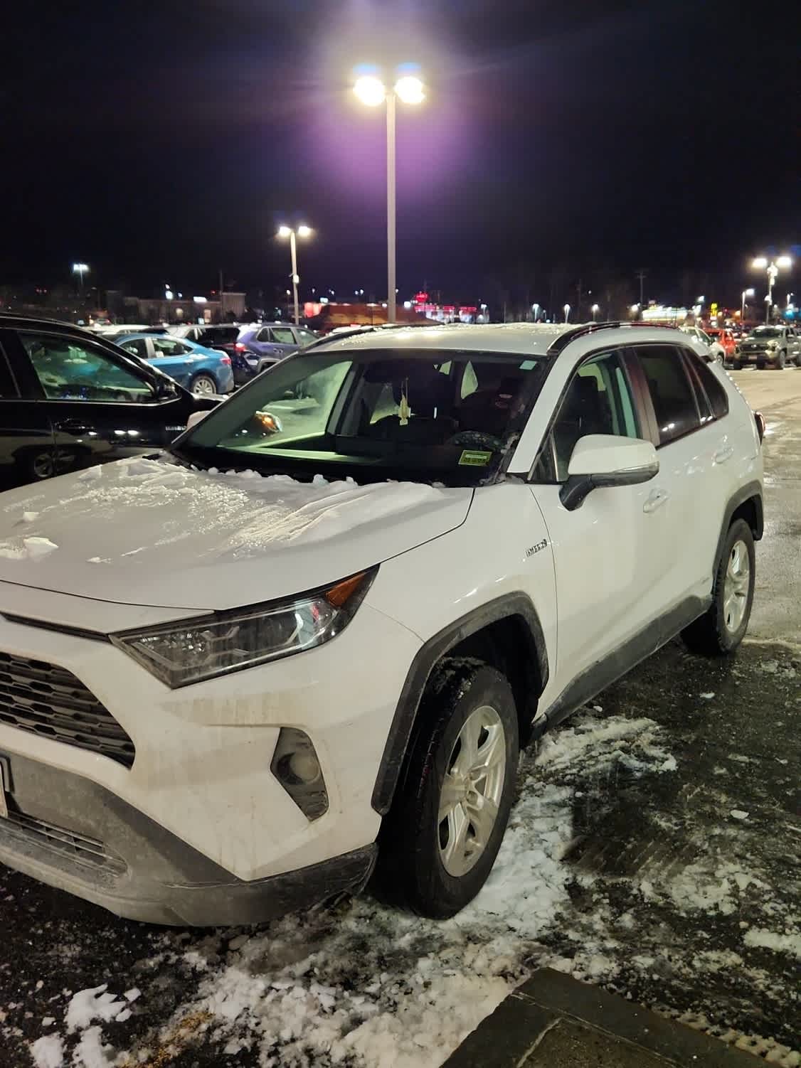 2021 Toyota RAV4 XLE's photo