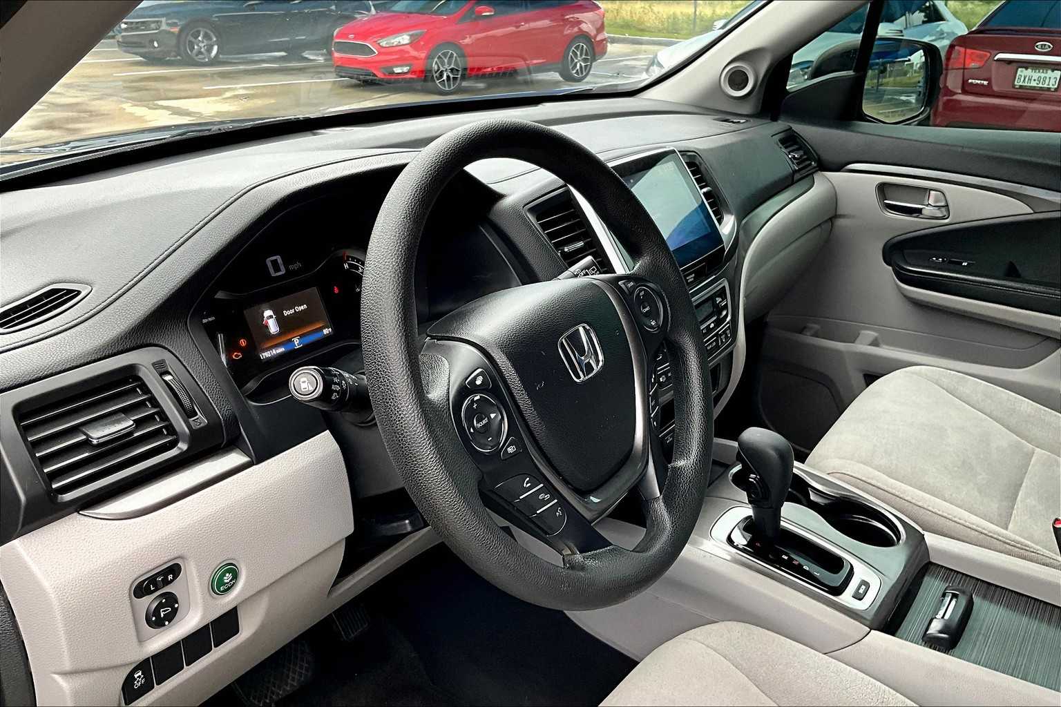 2017 Honda Pilot EX photo 16