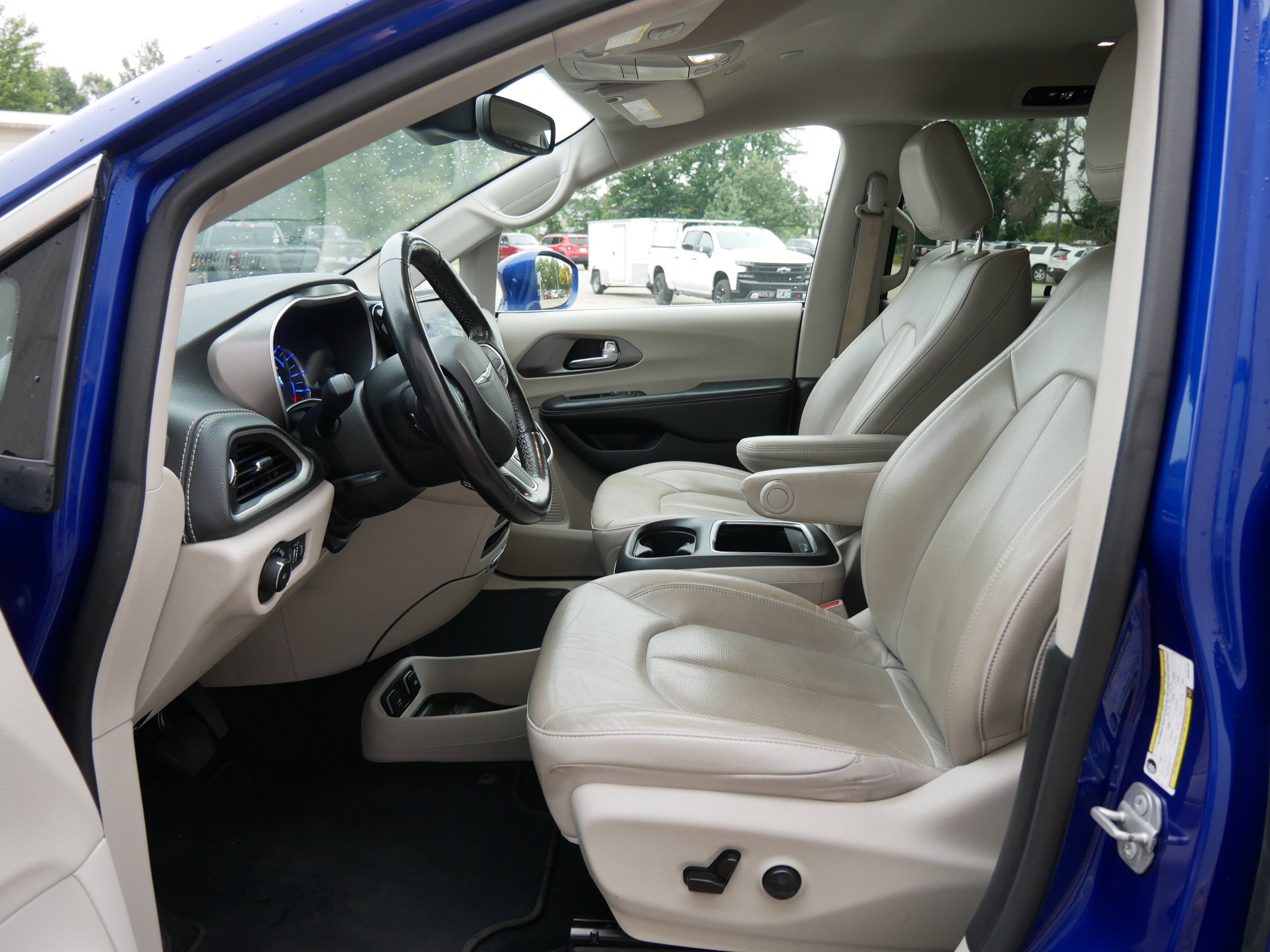 2021 Chrysler Pacifica Hybrid Touring L photo 9